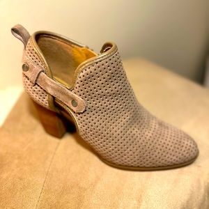 Super cute, like new, tan, suede & leather booties. I love these boots!